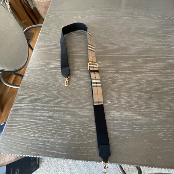 Burberry Vintage Check Shoulder Strap, Black - Picture 2 of 4